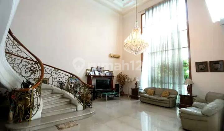 Rumah Kawasan Kedutaan Patra Kuningan Jakarta Selatan.