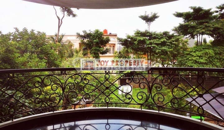 Rumah Mewah Strategis Taman Kebon Jeruk Intercon Jakarta Barat