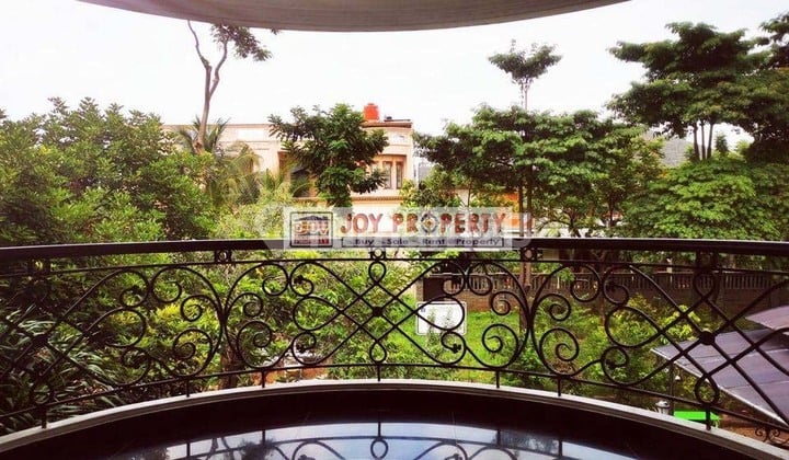 Rumah Mewah Strategis Taman Kebon Jeruk Intercon Jakarta Barat