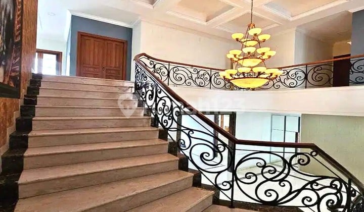 Rumah Mewah Cluster Favorit Komplek Intercon Jakarta Barat
