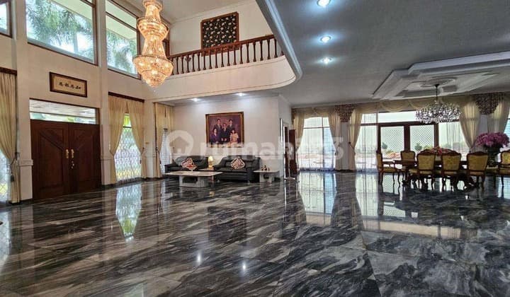 Rumah Istimewa Taman Kebon Jeruk Intercon Jakarta Barat