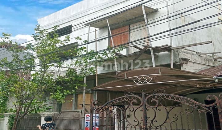 Tanah Dan Bangunan Taman Aries Dekat Intercon Jakarta Barat