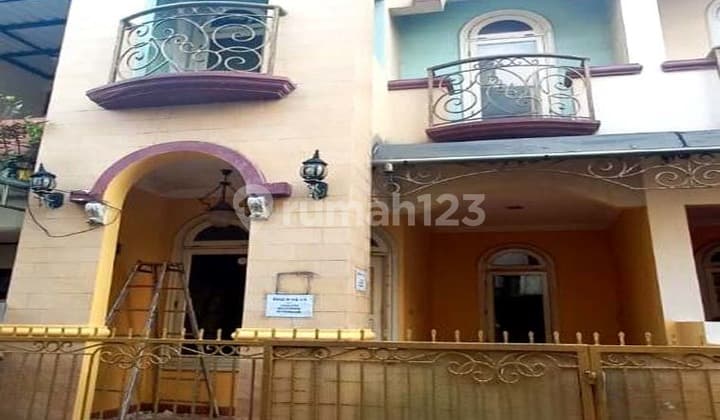 Beautiful Minimalist House Ready to Occupy Tanjung Duren West Jakarta