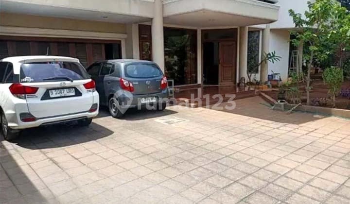 Rumah Istimewa Taman Kebon Jeruk Intercon Jakarta Barat