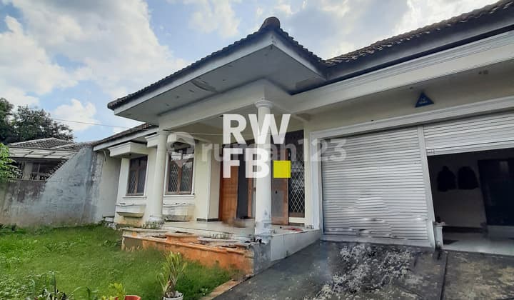 Rumah Hitung Tanah Lokasi di Kemang, Lebar Depan 17 Meter