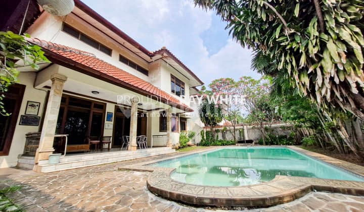 Rumah Desain Minimalis 2 Lantai Dekat Pejaten Village