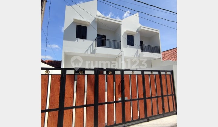 Rumah Baru 2 Lantai di Kavling Kalisari, Pasar Rebo Jakarta Timur