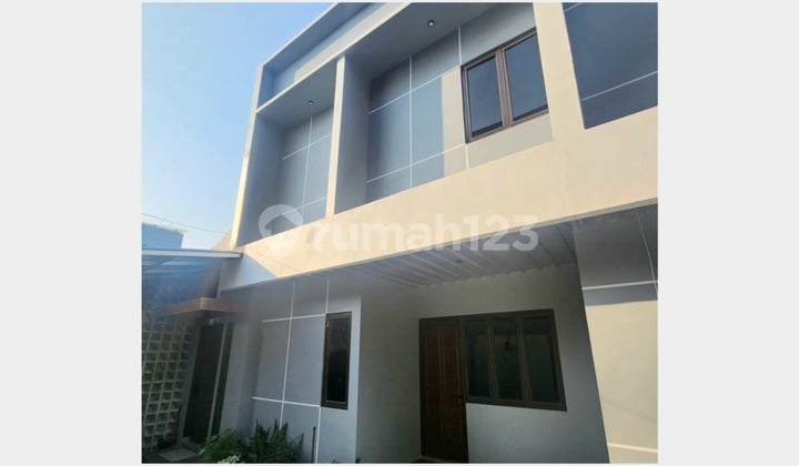 Rumah Baru 2 Lantai + Kolam Renang di Duren Sawit, Jakarta Timur