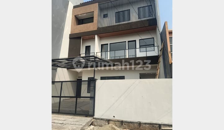 Rumah Baru 3 Lantai SHM dalam Komplek Duren Sawit, Jakarta Timur