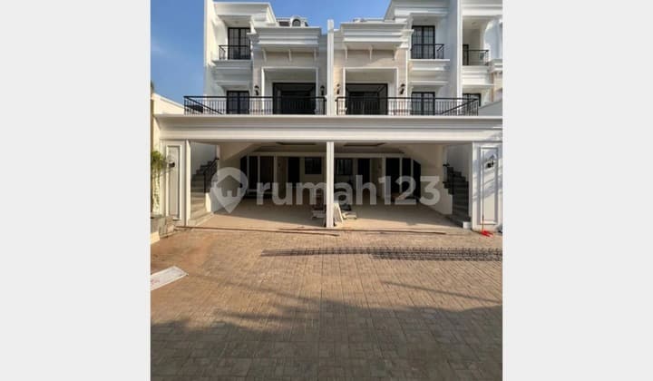 Rumah Townhouse 3 Lantai di Mampang Prapatan Jakarta Selatan