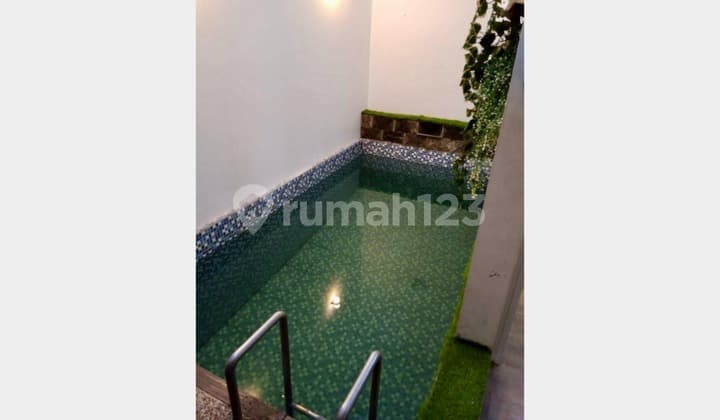 Rumah Murah ada Kolam Renang di Komplek Rawamangun, Jakarta Timur