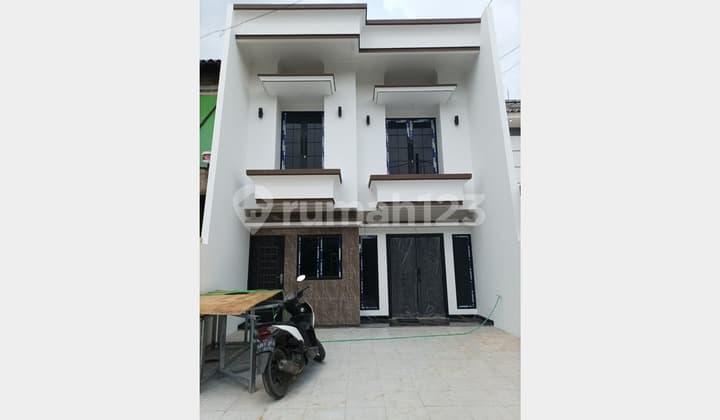 Rumah Baru Siap Huni 2,5 Lantai Di Duren Sawit, Jakarta Timur