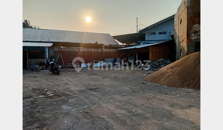 Commercial Land Price Below NJOP SHM on the Side of Pulo Gadung Main Road