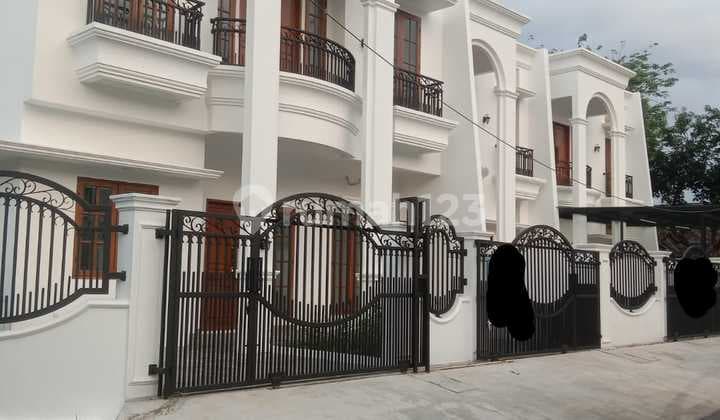 Rumah Baru American Classic di Komplek IKIP Duren Sawit, Jakarta Timur