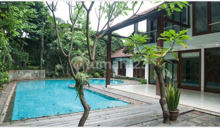 Rumah Mewah Siap Huni, Tanah Luas di Kemang, Jakarta Selatan