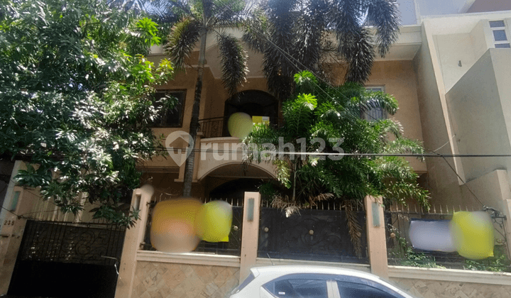 Dijual Rumah 2 Lantai Area Tanjung Duren Lokasi Strategis