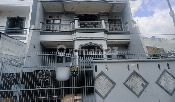 Rumah Mewah Murah 3 Lantai Di Dekat Mall Central Park