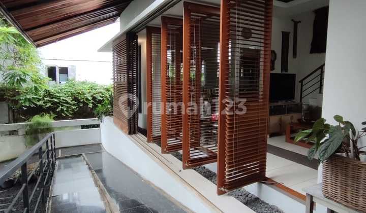*Dijual Rumah Cantik dan Asri di Cipete Utara, Kebayoran Baru* Rumah Splitlevel dengan Taman yang Sangat Asri dan Luas, Konsep Open Space dan High Ceiling, Hanya 200 Meter Dari Jl. Pangeran Antasari