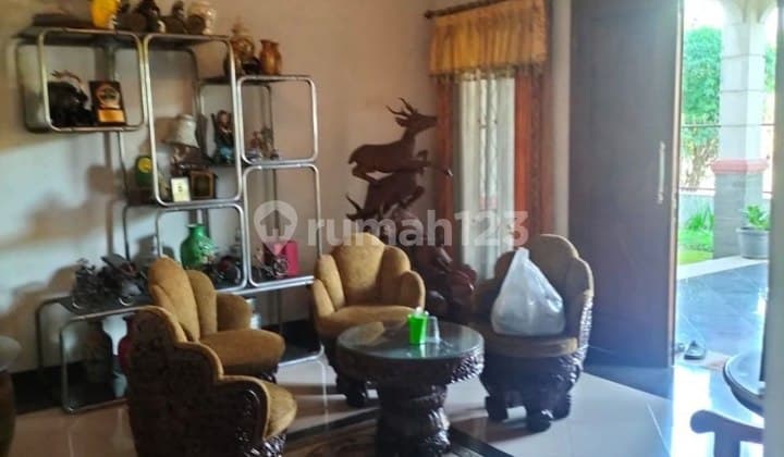 Rumah Dan Halaman Luas