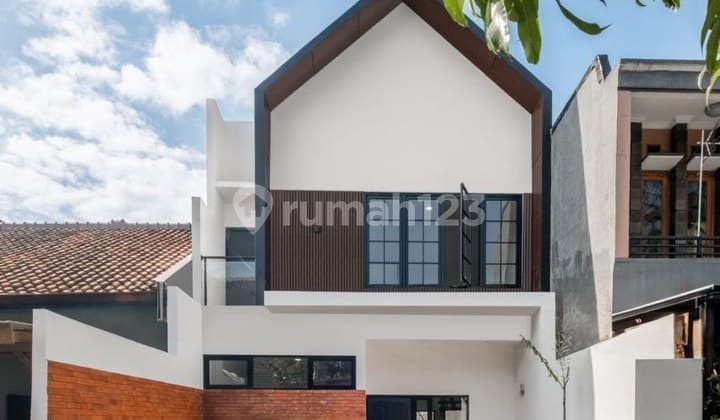 Rumah Baru Modern Tropis di Antapani 2 Lantai dengan Konsep Open Space