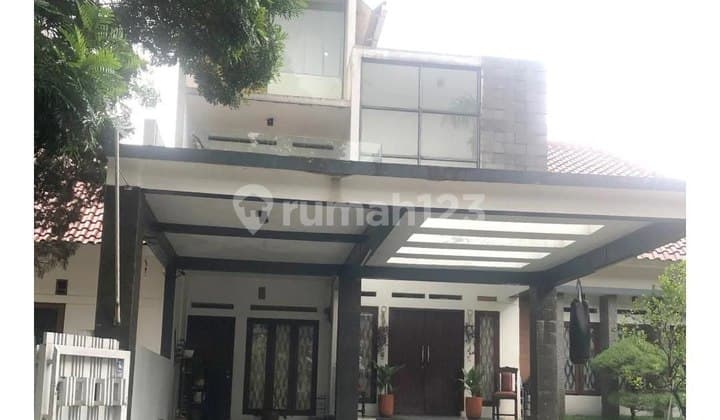 Rumah 3 Lantai Siap Huni (Lokasi Strategis ) Dalam Komplek One Gate System Antapani Bandung