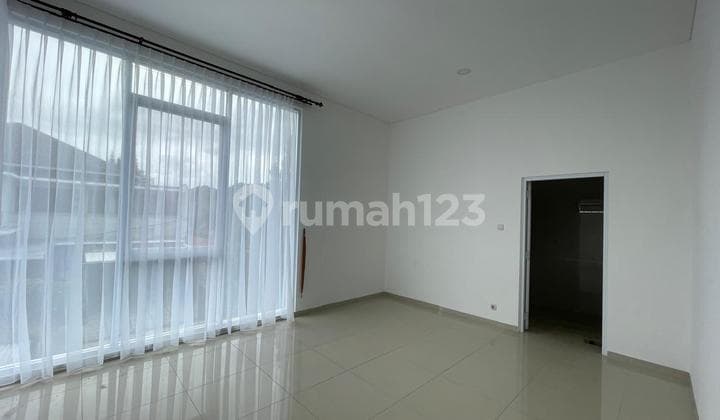 Dijual Rumah Setra Duta Milenia Minimalis Modern Dekat dengan Tol Pasteur Pusat Perbelnjaan Mall Pvj Bandung