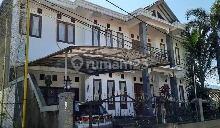 Rumah 2 Lantai di Mandalajati dengan Balkon City Light View Bandung