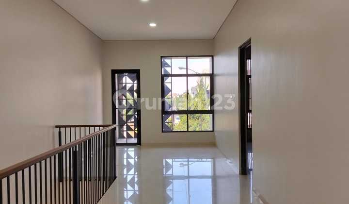 Rumah 2 Lantai Siap Huni di Singgasana Bandung