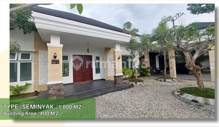 Dijual Rumah Sudut Luas 1800m2 dengan Private Swimming Pool SHM