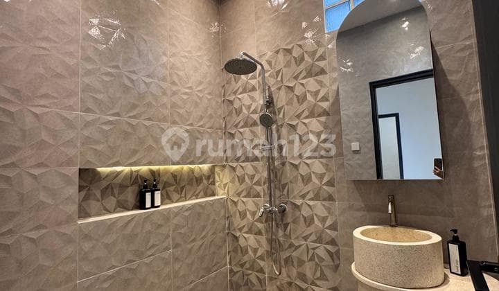 Rumah Minimalis Karya Arsitek Ternama Full Furnished Di Kota Baru Parahyangan