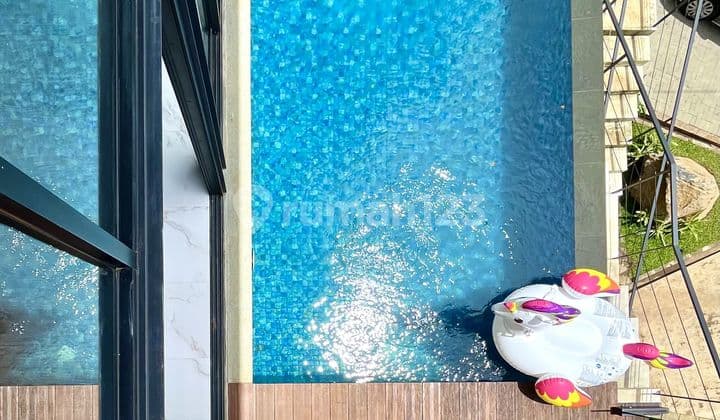 Villa Aktif dengan 5 Kamar dan Kolam Renang di Dago Pakar