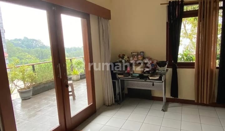 Villa Dengan Kolam Renang Dan View Alam