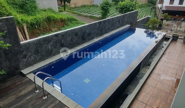 Rumah Mewah Modern dengan Kolam Renang Harga Menarik di Setiabudi