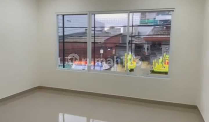 Disewakan Rumah Huk Apa Adanya Ukuran 9X12m2 di Taman Surya Jakarta Barat