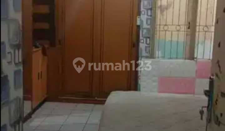 Disewakan Rumah 2 Lantai di Taman Palem Lestari Jakarta Barat