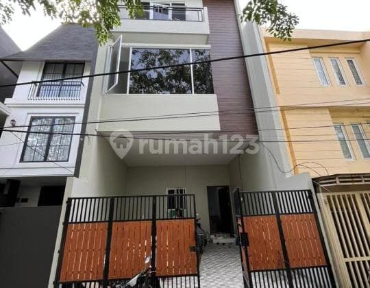 Dijual Rumah Baru 3 Lantai di Duri Kepa Jakarta Barat Dekat dengan Tanjung Duren Lokasi Sangat Strategis