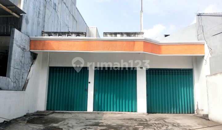 Ruang Usaha Tengah Kota Strategis Ada Parkir