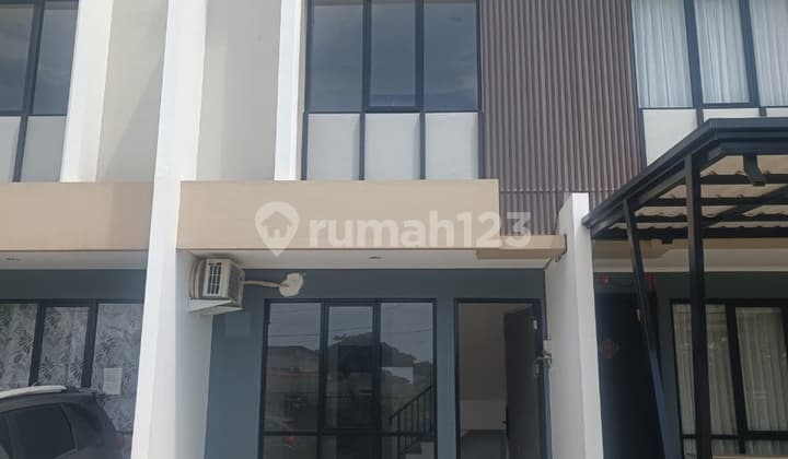 Rumah Royal Palm Blossom (Ukuran 4x15 m)