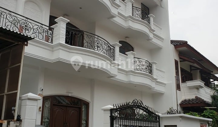 RUMAH siap HUNI- KARTINI, JAK PUS- LT. 338, 3 Lt- SHM+IMB-2 Rumah