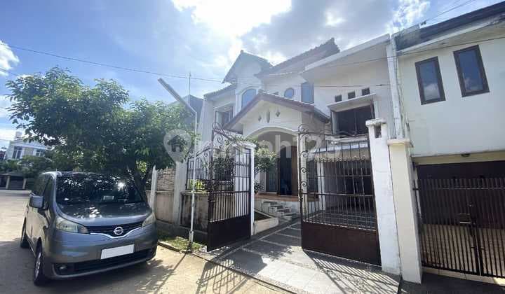 Nego Sampai Deal !! Rumah Cantik dengan Lokasi Strategis di Mega Cinere