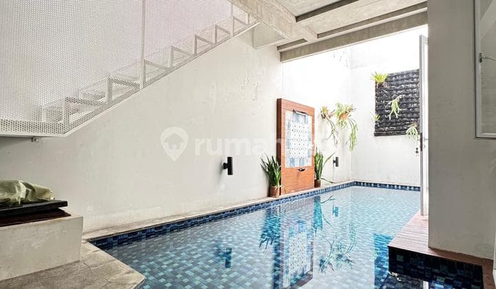 Rumah Cantik Siap Huni dengan Kolam Renang di Dalam Perumahan Serenia Hills