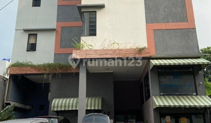 Mini Gedung Turun Harga !!! Siap Digunakan Untuk Kos-kosan. Sangat Strategis Dipinggir Jalan Raya Besar