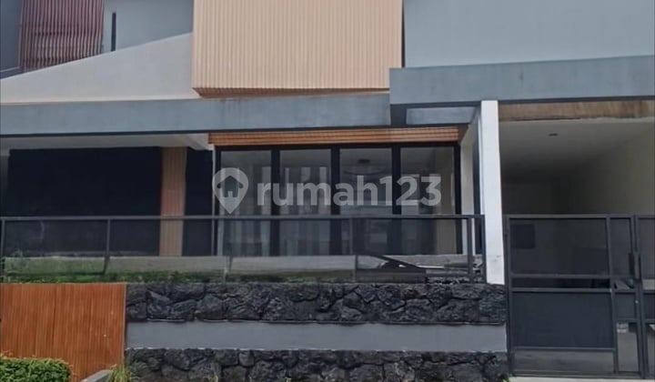 For Sale Ready-to-Live and Strategic House in Bintaro