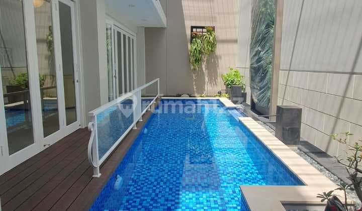 Rumah di Dalam Perumahan Pondok Indah dengan Depan Row Jalan yang Lebar