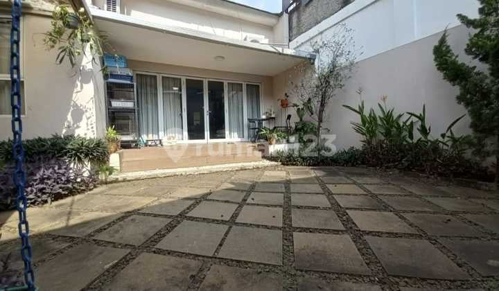 Investasi Menguntungkan! Rumah Strategis di Cinere