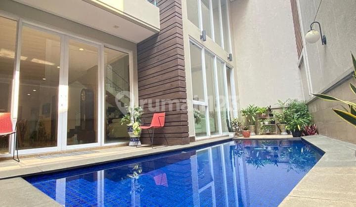 Rumah Luas Tanah 305 M2 dengan Kolam Renang Lokasi di Dalam Perumahan Besar Pondok Indah Jakarta Selatan