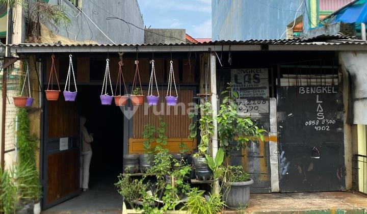 Rumah dengan 3 Kamar Kos Esklusif, 2 Kontrakan dan 1 Kios Lokasi Dekat Itc Permata Hijau