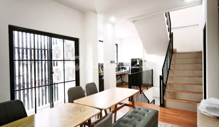 Brand New Exclusive Kost with Monthly Revenue of 80 Million, Just a Walk to MRT, Located in Cipete, Kebayoran Baru, South Jakarta