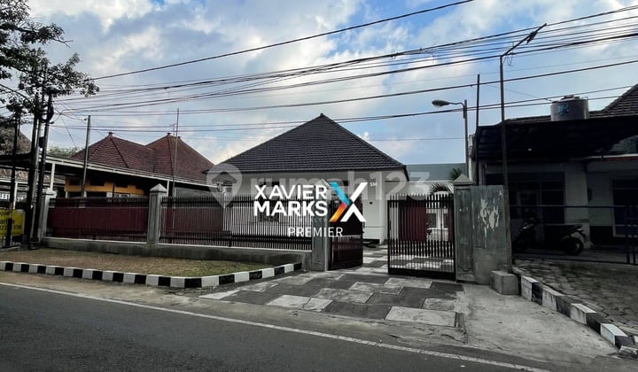 Rumah Usaha Luas Strategis Kolonial Pusat Kota Ijen Malang