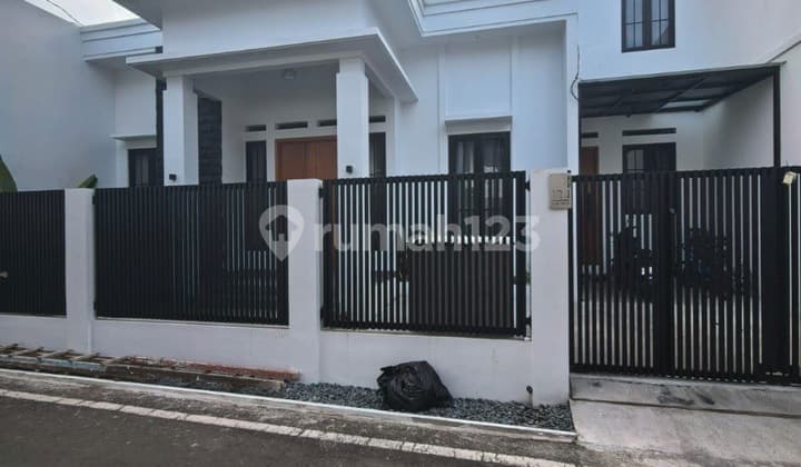 Rumah Baru Modern Minimalis Strategis Semi Furnish Jalan S Parman Blimbing Malang